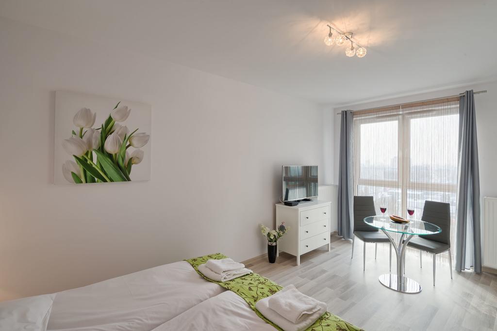City Aparthotel Ochota Varsovia Habitación foto